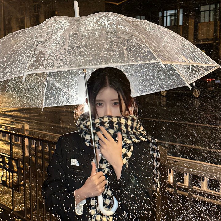 院子里的女人